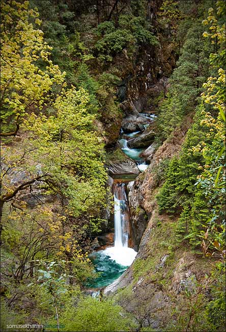 The turquoise Bridh Nala waterfall